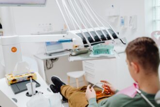 découvrez comment améliorer l'expérience des patients grâce à des soins personnalisés, une communication transparente et des services de santé innovants. optimisez le parcours patient pour garantir satisfaction et bien-être.