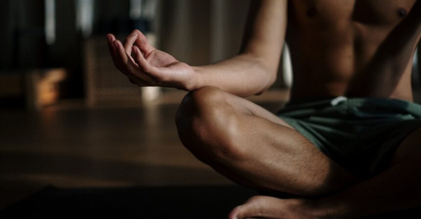 découvrez l'importance de la posture pour votre santé et votre bien-être. apprenez des astuces et des exercices pour améliorer votre posture au quotidien et prévenir les douleurs. transformez votre manière de vous tenir et ressentez les bienfaits d'une posture correcte.
