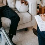découvrez le rôle et l'importance d'un psychologue dans l'accompagnement des individus en quête de mieux-être. que ce soit pour surmonter des difficultés émotionnelles ou améliorer votre santé mentale, un psychologue vous guide vers des solutions adaptées à vos besoins.