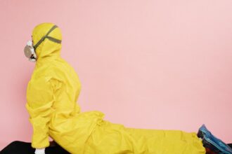 découvrez les enjeux et impacts de la quarantaine, une mesure essentielle de santé publique pour limiter la propagation des maladies infectieuses. apprenez-en plus sur son histoire, son application actuelle, et son importance dans la gestion des crises sanitaires.