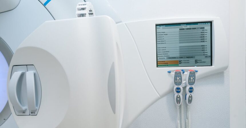 découvrez l'importance de la radiothérapie dans le traitement du cancer. informez-vous sur ses techniques, ses effets secondaires et les innovations récentes qui améliorent l'expérience des patients.