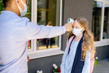 découvrez l'importance de la santé en milieu scolaire, ses impacts sur le bien-être des élèves et les stratégies pour promouvoir un environnement sain et sécurisant. apprenez comment les écoles peuvent contribuer au développement physique et mental des jeunes.