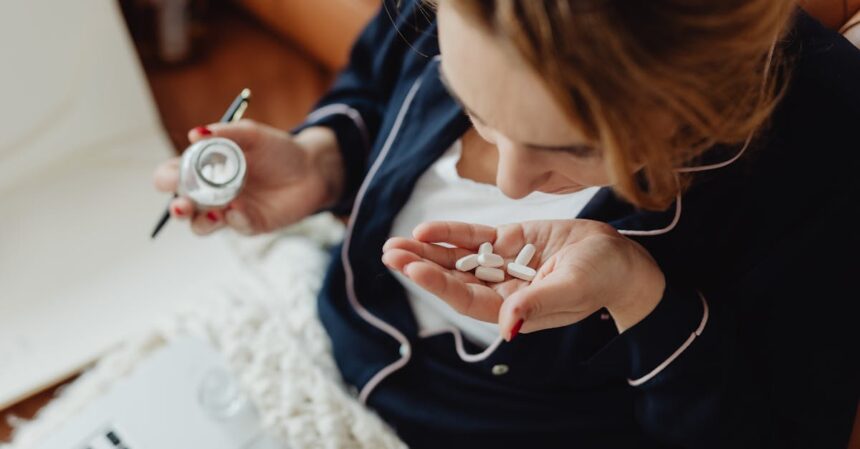 découvrez les avantages et les risques de l'automédication. apprenez à gérer votre santé en toute sécurité grâce à des conseils pratiques et informatifs sur les médicaments en vente libre et les traitements à domicile.