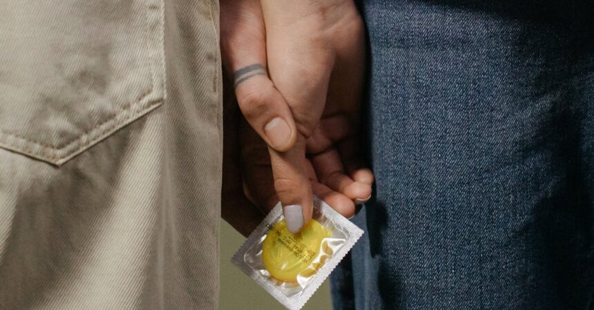 découvrez des conseils essentiels sur la santé sexuelle, incluant des informations sur la contraception, les infections sexuellement transmissibles, et l'importance de la communication dans les relations. prenez soin de votre bien-être intime avec des ressources fiables et informatives.