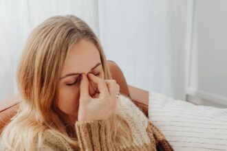découvrez tout sur la sinusite, ses causes, symptômes, traitements et conseils pour soulager cette inflammation des sinus. informez-vous sur les meilleures pratiques pour prévenir son apparition et améliorer votre confort au quotidien.