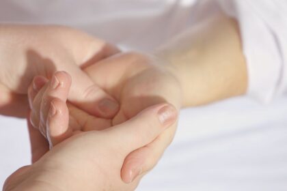 découvrez tout sur les éruptions cutanées : causes, symptômes, traitements et conseils pour apaiser votre peau. apprenez à reconnaître les différents types d'éruptions et à mieux gérer votre santé dermatologique.