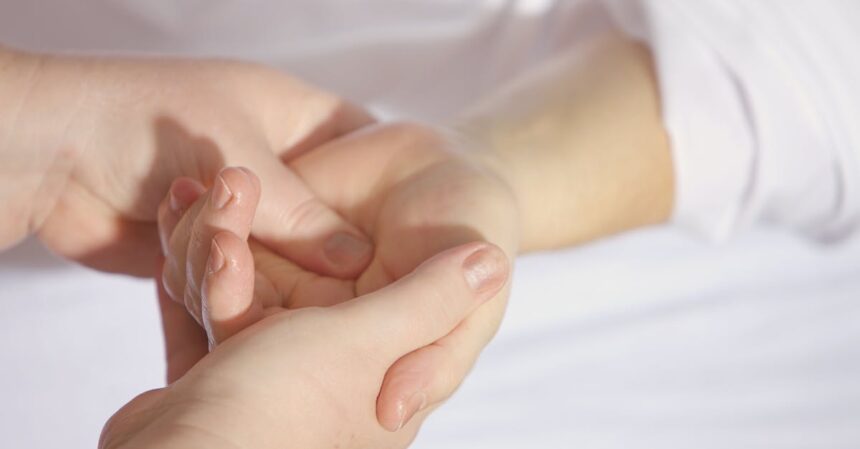découvrez tout sur les éruptions cutanées : causes, symptômes, traitements et conseils pour apaiser votre peau. apprenez à reconnaître les différents types d'éruptions et à mieux gérer votre santé dermatologique.