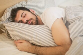 découvrez l'importance du sommeil pour votre santé et votre bien-être. apprenez des conseils pratiques pour améliorer la qualité de votre sommeil et optimiser votre repos nocturne.