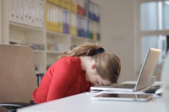 découvrez notre dispositif contre l'apnée du sommeil, conçu pour améliorer votre qualité de sommeil et votre bien-être. profitez de nuits reposantes et d'une meilleure santé grâce à notre technologie innovante et confortable.