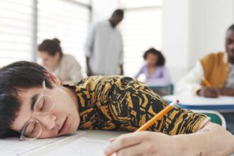 découvrez tout ce que vous devez savoir sur le test de l'apnée du sommeil. apprenez comment il fonctionne, son importance pour votre santé et les solutions disponibles pour améliorer votre sommeil.