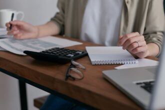 découvrez notre calculateur de sommeil et optimisez vos nuits pour un repos de qualité. en quelques clics, trouvez l'heure idéale pour vous endormir et vous réveiller, afin de profiter d'un sommeil réparateur et débordant d'énergie.