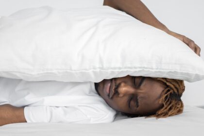 découvrez l'importance du sommeil lors de la journée mondiale du sommeil. apprenez des astuces pour mieux dormir et améliorer votre bien-être au quotidien.