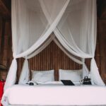 découvrez des écouteurs spécialement conçus pour favoriser un sommeil paisible. profitez de musique apaisante et de bruits blancs confortablement, sans déranger votre partenaire. idéal pour les nuits tranquilles et les siestes relaxantes.