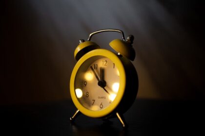 découvrez comment calculer vos heures de sommeil idéales pour améliorer votre bien-être et optimiser votre santé. apprenez l'importance d'une bonne hygiène de sommeil grâce à notre guide complet.