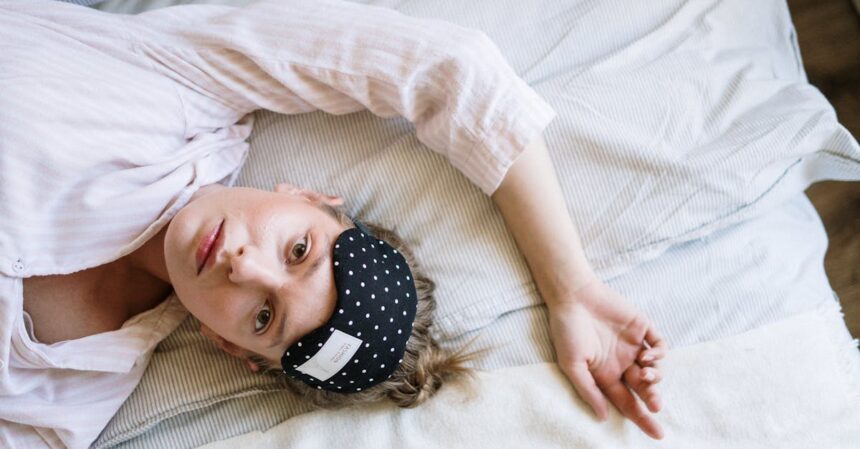 découvrez notre masque de sommeil conçu pour garantir un sommeil réparateur. bloquez la lumière et profitez d'un confort optimal pour des nuits paisibles. idéal pour la maison, les voyages ou toute situation où le repos est essentiel.