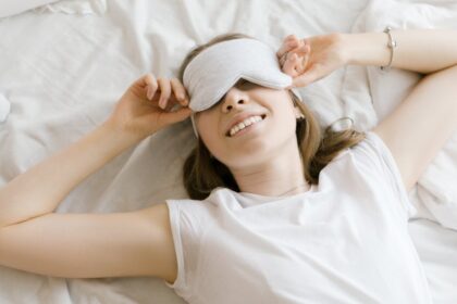 découvrez les avantages du masque de sommeil : améliorez la qualité de votre sommeil, bloquez la lumière indésirable, stimulez la détente et profitez d'un repos réparateur. un accessoire essentiel pour des nuits paisibles et revitalisantes.