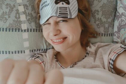découvrez les bienfaits du masque de sommeil pour améliorer la qualité de votre sommeil, réduire le stress et favoriser une relaxation optimale. apprenez comment cet accessoire simple peut transformer vos nuits en une expérience de repos paisible.