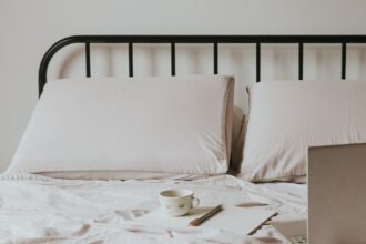 découvrez l'importance de la polygraphie du sommeil pour évaluer votre qualité de sommeil. cette méthode non invasive aide à diagnostiquer les troubles du sommeil afin d'améliorer votre bien-être nocturne. apprenez comment cette technique peut transformer vos nuits et optimiser votre santé.
