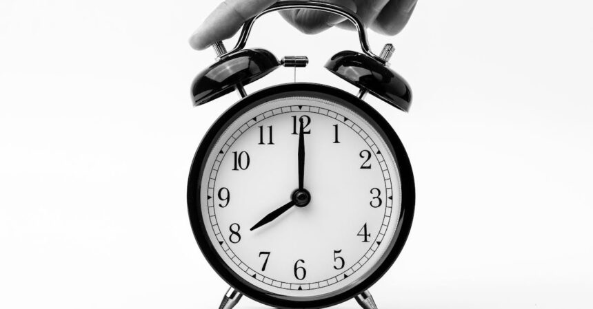 découvrez comment établir un emploi du temps de sommeil efficace pour améliorer votre bien-être et optimiser votre santé. apprenez des astuces et des stratégies pour réguler votre sommeil et profiter d'une meilleure qualité de vie.