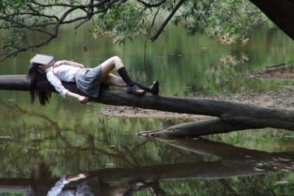 découvrez tout sur les spasmes de sommeil, des réactions involontaires pendant le sommeil aux conseils pour mieux les gérer. apprenez à reconnaître les causes et à améliorer la qualité de votre sommeil.