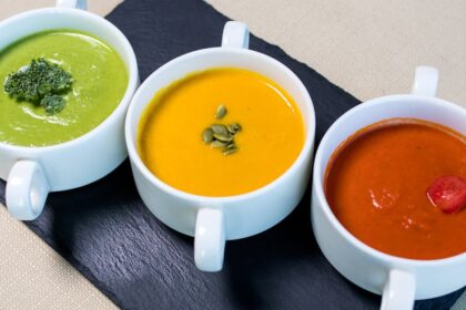 découvrez nos recettes de soupes savoureuses et réconfortantes, idéales pour toutes les saisons. que vous cherchiez des choix végétariens, des options riches en protéines ou des classiques indémodables, explorez notre sélection pour éveiller vos papilles.