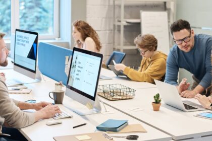 découvrez le monde de l'incubation de startups : un environnement dynamique pour accompagner les entrepreneurs dans le développement de leurs idées innovantes, via mentorat, ressources et financement. boostez votre projet dès aujourd'hui !