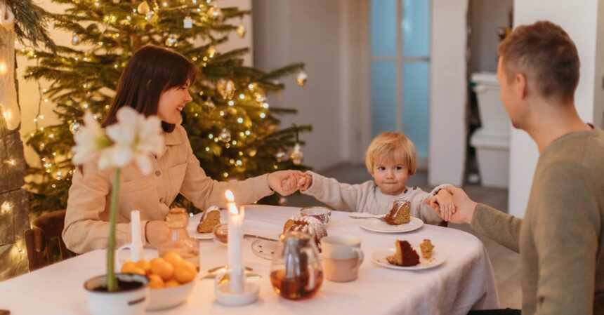 l'huile essentielle de tea tree est réputée pour ses propriétés antiseptiques et anti-inflammatoires. naturellement dérivée de l'arbre à thé, elle est idéale pour traiter les imperfections cutanées, purifier la peau et renforcer le système immunitaire. découvrez les bienfaits de cette huile miracle pour une routine de soins 100% naturelle.