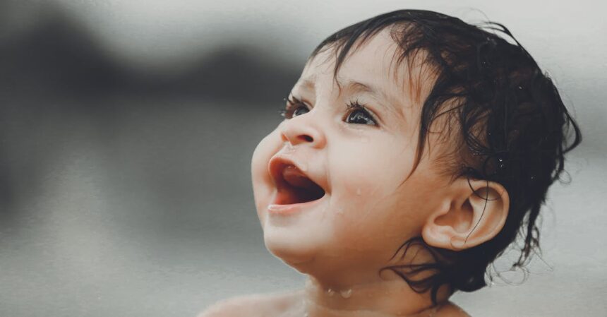 découvrez tout sur la poussée dentaire chez les bébés : symptômes, conseils pratiques et solutions apaisantes pour accompagner votre enfant durant cette étape importante de son développement.
