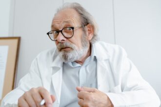 découvrez la téléconsultation, une solution pratique pour consulter vos médecins à distance. profitez de conseils médicaux, de suivis et de prescriptions sans avoir à vous déplacer. simplifiez vos soins de santé avec notre service de téléconsultation accessible et sécurisé.