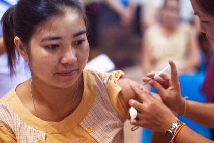 découvrez tout ce qu'il faut savoir sur la vaccination : ses bienfaits, son importance pour la santé publique, les différents types de vaccins disponibles et les recommandations pour chaque groupe d'âge. protégez-vous et protégez les autres grâce à des informations claires et fiables sur le sujet.
