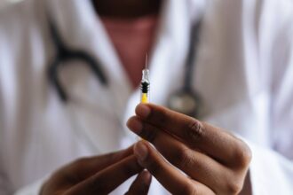 découvrez tout ce que vous devez savoir sur les vaccins : leur fonctionnement, leur importance pour la santé publique, les différents types disponibles et les bénéfices qu'ils apportent pour prévenir les maladies. informez-vous sur la vaccination pour protéger votre santé et celle de votre entourage.