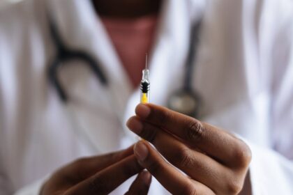 découvrez tout ce que vous devez savoir sur les vaccins : leur fonctionnement, leur importance pour la santé publique, les différents types disponibles et les bénéfices qu'ils apportent pour prévenir les maladies. informez-vous sur la vaccination pour protéger votre santé et celle de votre entourage.
