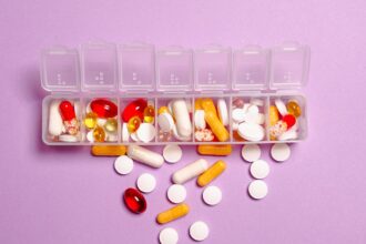 découvrez tout ce que vous devez savoir sur les vitamines : leur rôle essentiel pour votre santé, les différentes vitamines disponibles, et comment les inclure dans votre alimentation pour un bien-être optimal.
