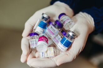 découvrez tout sur le vaccin contre la coqueluche : son efficacité, son importance pour la santé publique, et les recommandations pour les vaccinations afin de protéger les enfants et les adultes contre cette maladie contagieuse.