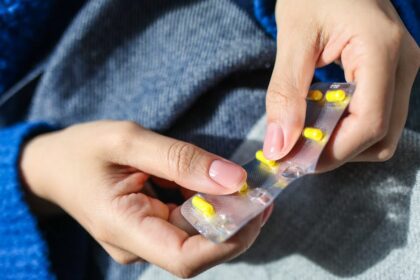 découvrez tout sur la fièvre jaune, une maladie virale transmise par des moustiques, ses symptômes, sa prévention et son impact sur la santé publique. informez-vous sur les vaccins disponibles et les précautions à prendre lors de vos voyages dans les zones à risque.