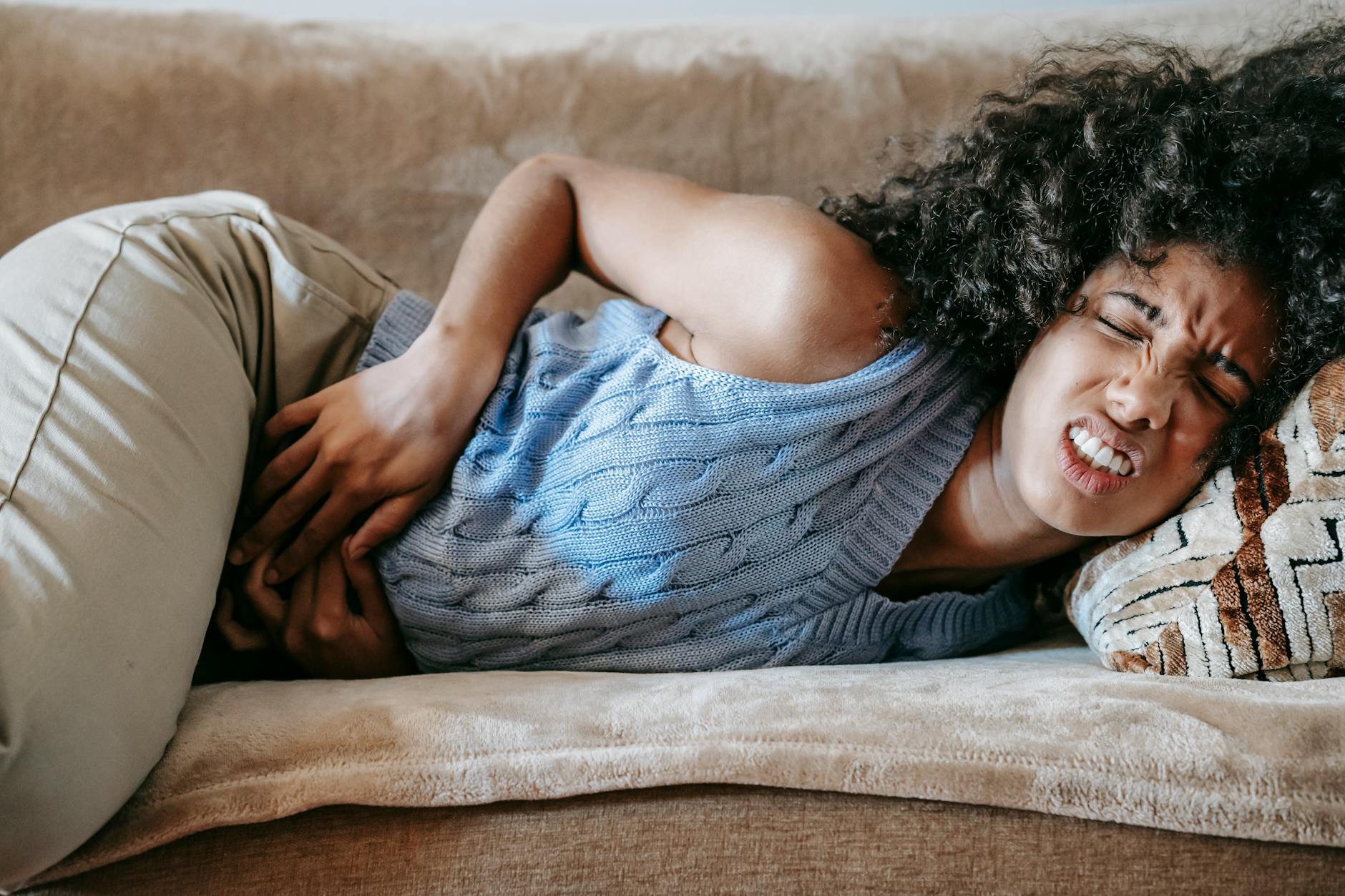 mal au ventre en bas à gauche - Symptômes et diagnostic