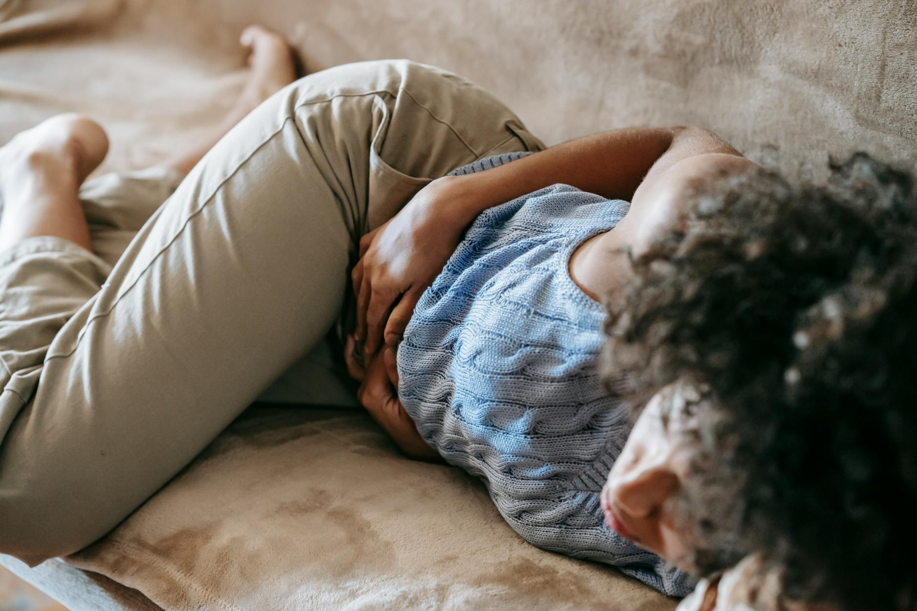 mon fils a mal au ventre au niveau du nombril - Symptômes et diagnostic